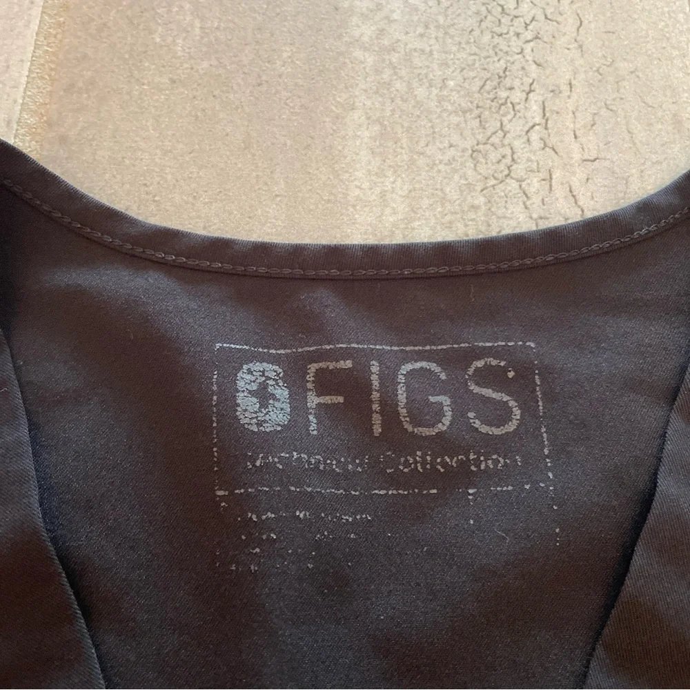 FIGS Black Scrub Set Small Casma Top/Small Kade Cargo Bottoms Pants Women’s - Picture 3 of 16